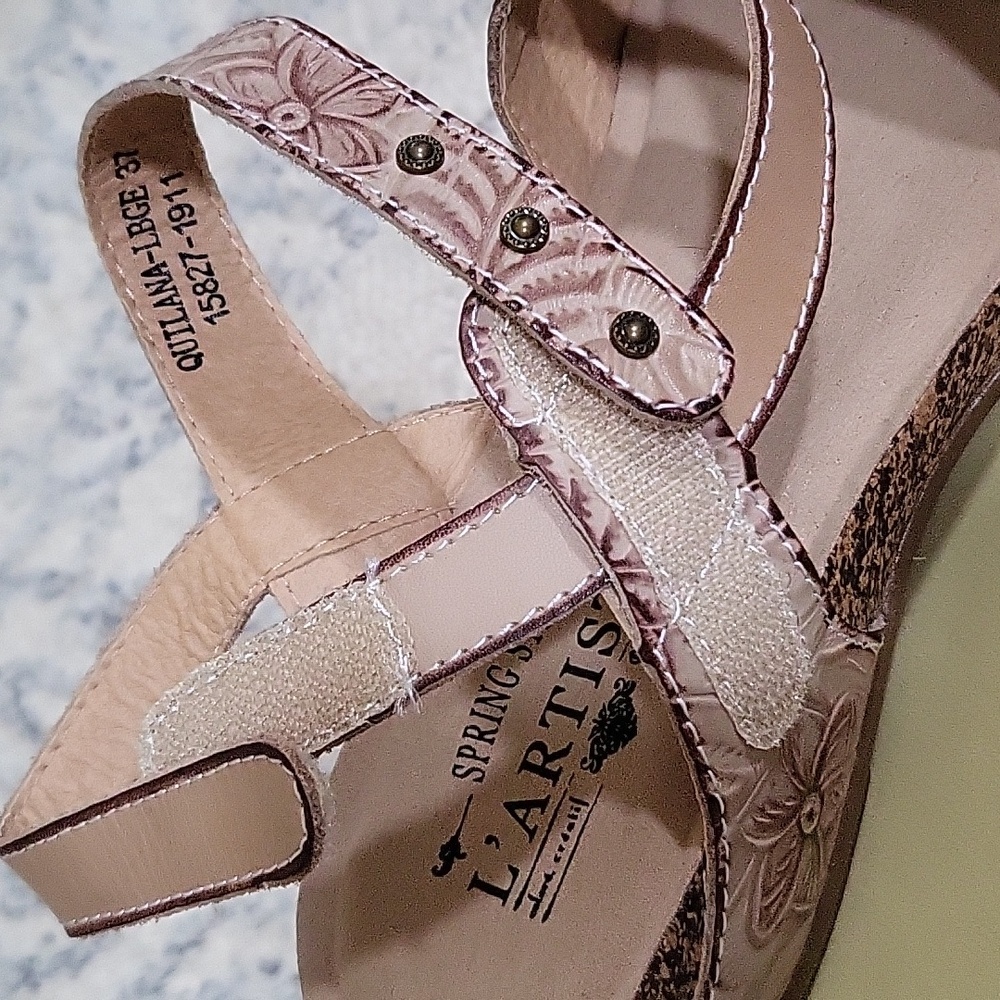 L'ARTISTE Sandals - Picture 6 of 10